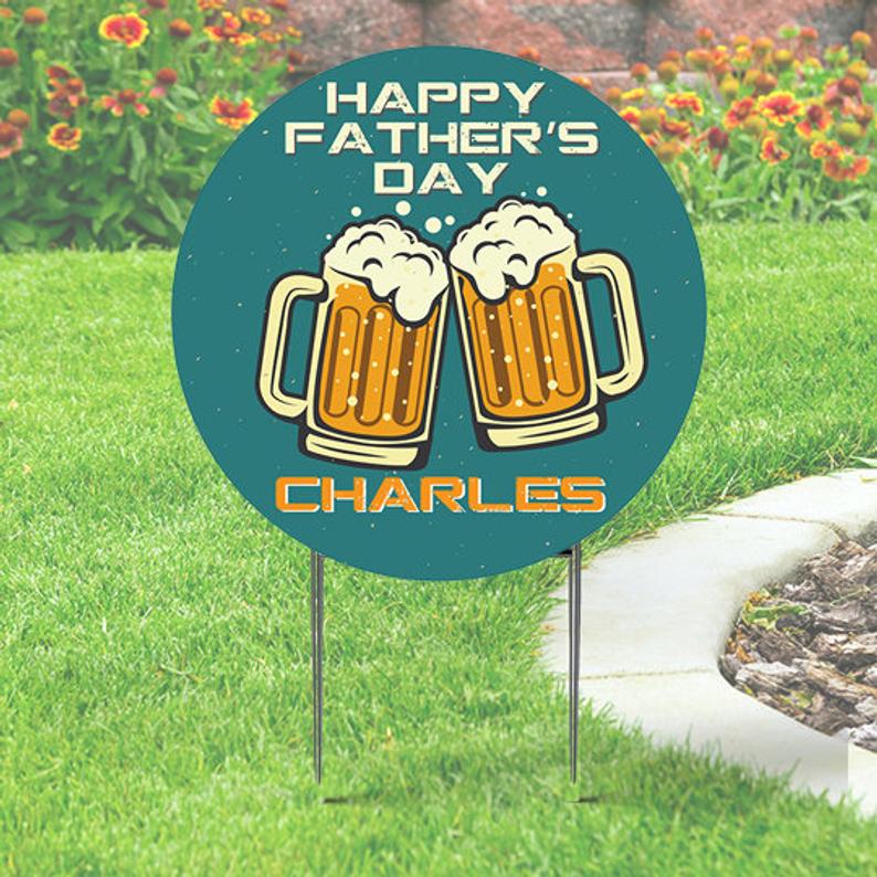 Father's Day Circle Yard Sign with Beer Mugs